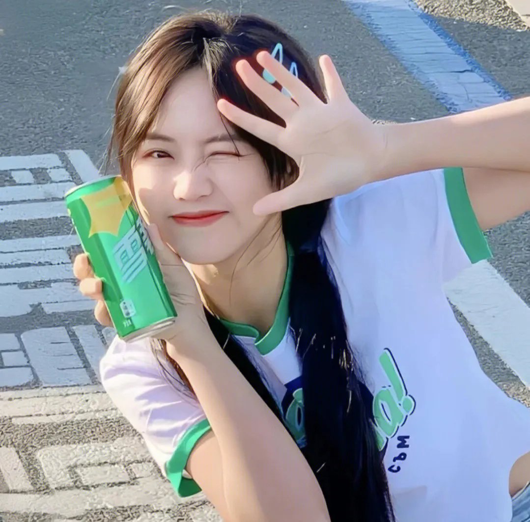 戴珍珠耳环的少女